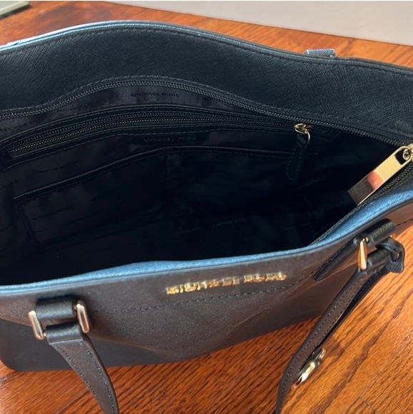 Michael Kors handbag - Picture 3 of 3